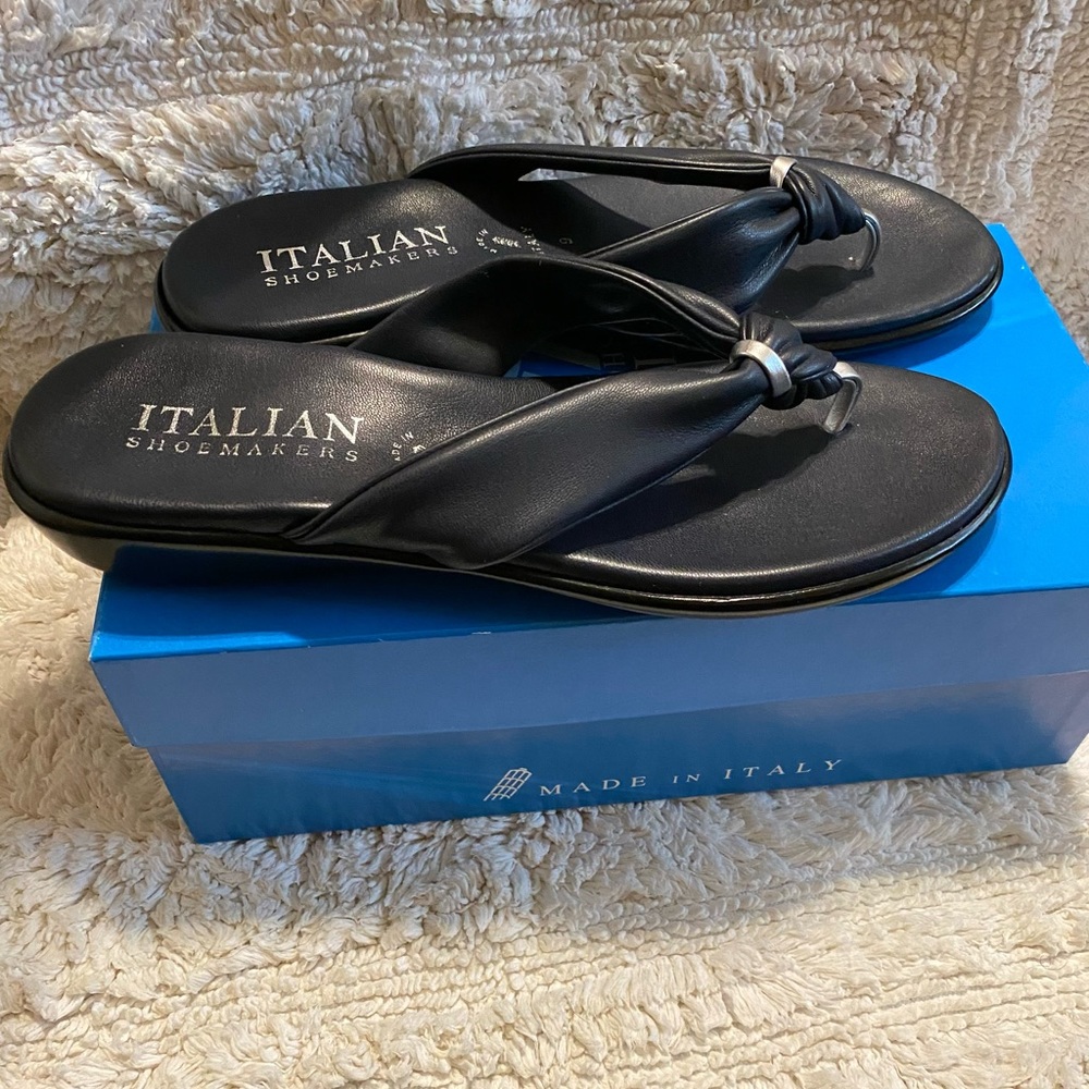 ITALIAN SHOEMAKERS Navy Blue Women's Aleena Sandal in Excellent Condition